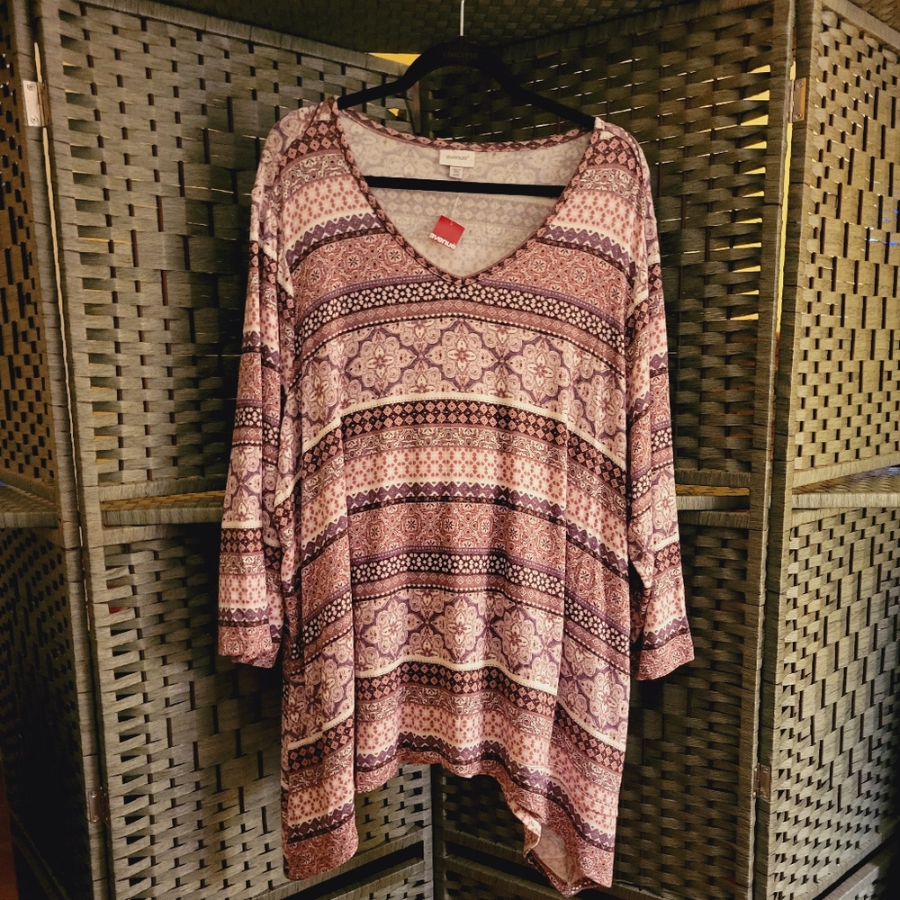 NWT Avenue light weight v-neck tunic top  26/28